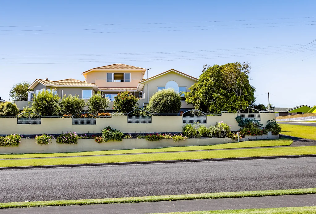 Waitara 4chambre Prime location……. Award winning home!