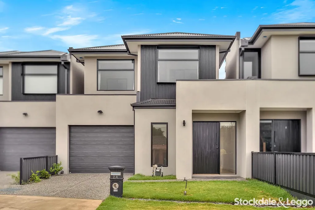 Modern Townhouse Living in Sunbury!
