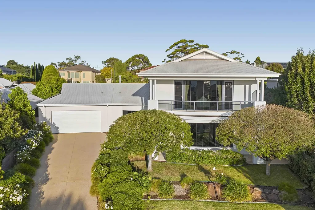 Mount Eliza 4Habitaciones ~ Golden Mile Prestige with Pool Pavilion, Sports Court and Bay Views ~