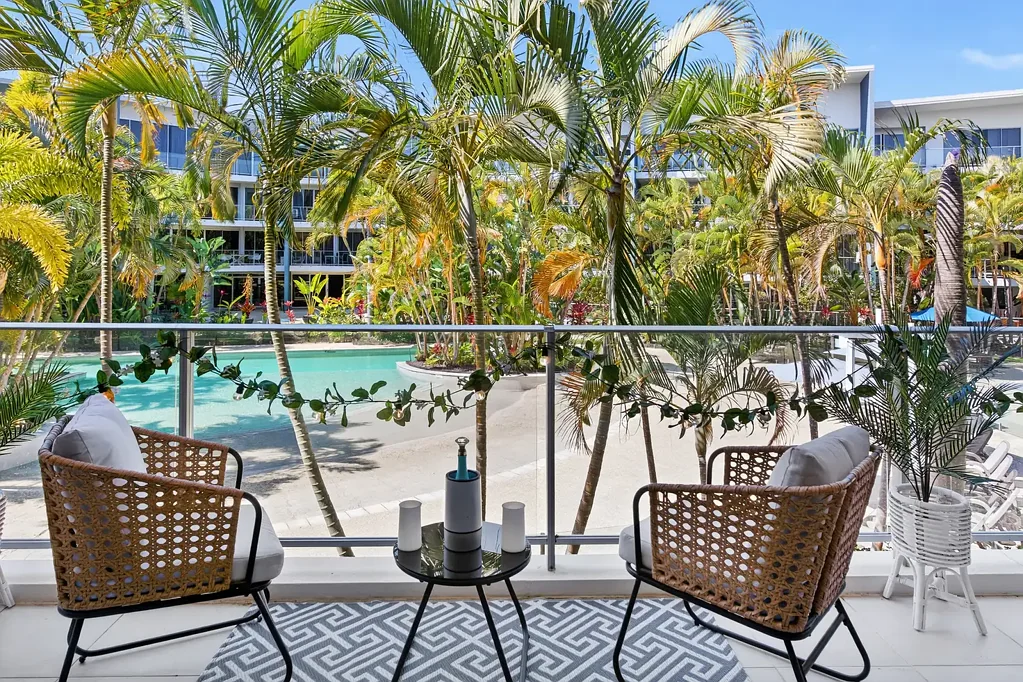 Hope Island 2房  BEAUTIFULLY RENOVATED, ONE OF THE BEST IN AZZURA GREENS