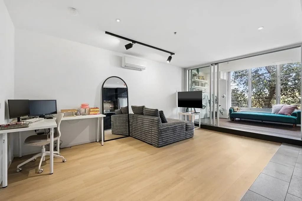 St Kilda 1房 生活方式与地理位置俱佳，附带阳光房，适合全年居住 Lifestyle & Location with a Sunroom for Year-Round Living
