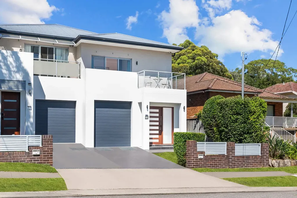 Spacious Contemporary Duplex in Quiet Cul-de-Sac