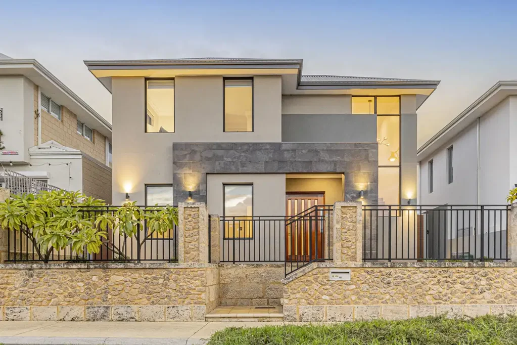Burns Beach 5房  Parkfront Elegance, Designer Finishes, Family Living