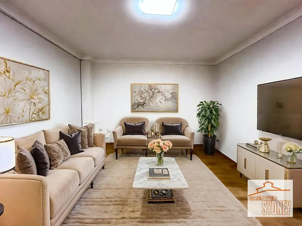 Renovated Ground Floor Unit with Private Yards and Prime Location – $800/week