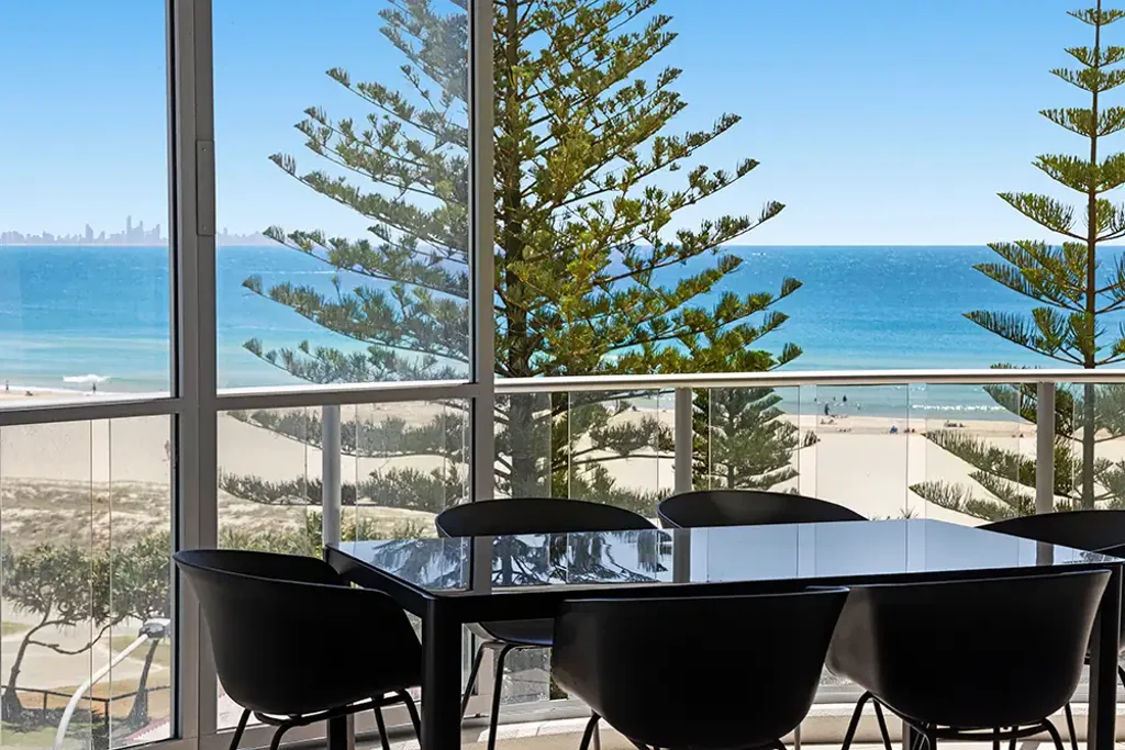 Coolangatta 2ਬੈੱਡਰੂਮ Flexible Beachfront Living..