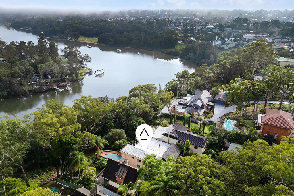 Picnic Point 5બેડરૂમ Waterfront Reserve with Stunning Views, Pool & Entertainer's Oasis