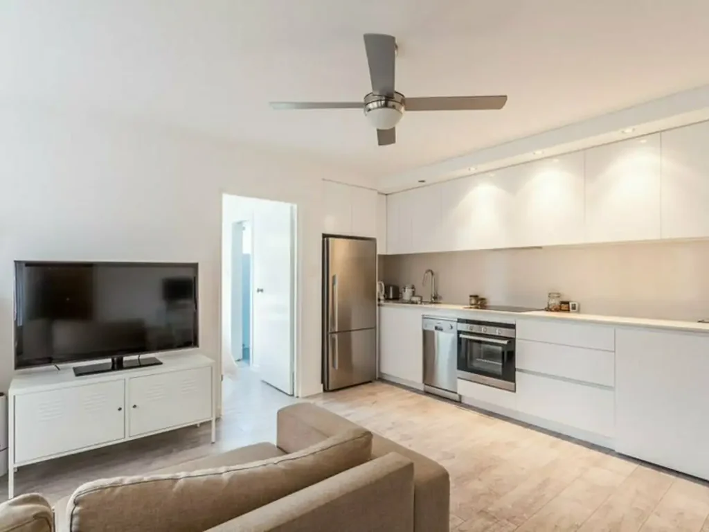 Beachside One Bedroom- $750 Per Week