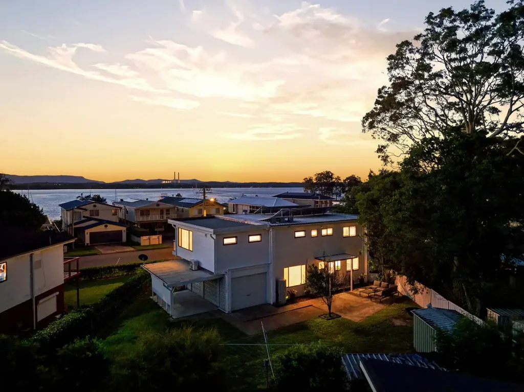 Bonnells Bay 4બેડરૂમ Renovated. Waterside. Ready for the Life You've Been Designing in Your Head.