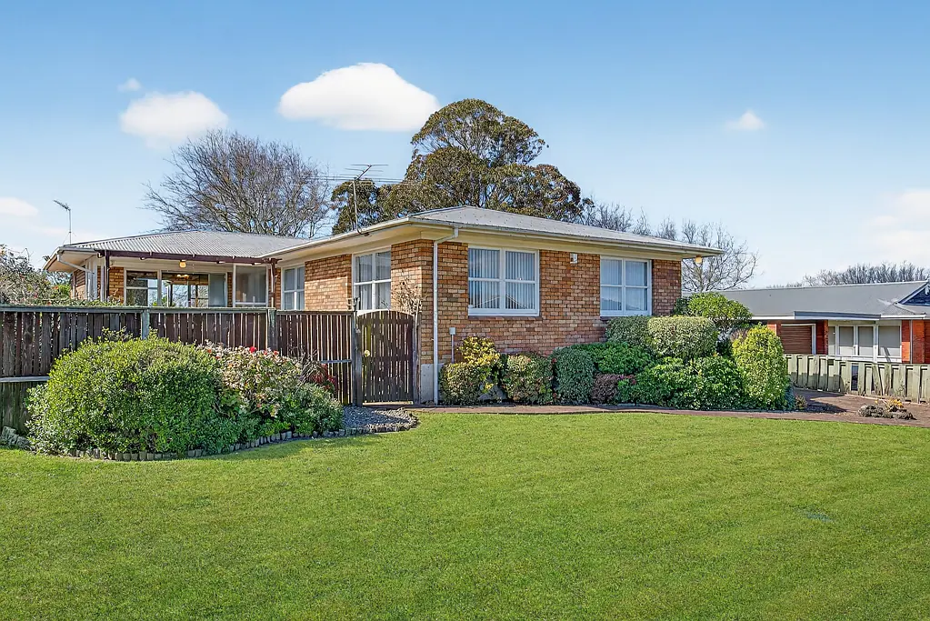 16 Cascades Road, Pakuranga Heights, Manukau City, Auckland