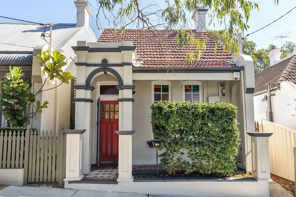 Annandale 2ਬੈੱਡਰੂਮ Attractive updated single-level home with further potential