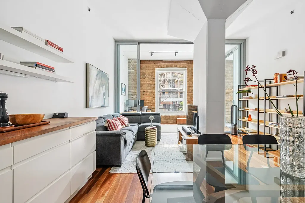 Pyrmont 2 Bedroom Contemporary M Central warehouse / 2 bedrooms + study