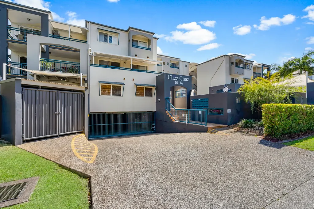 Surfers Paradise 1침실 UNDER OFFER - Freshly Renovated One-Bedroom Unit at "Chez Chaz Apartments" - A Perfect Blend of Comfort and Convenience