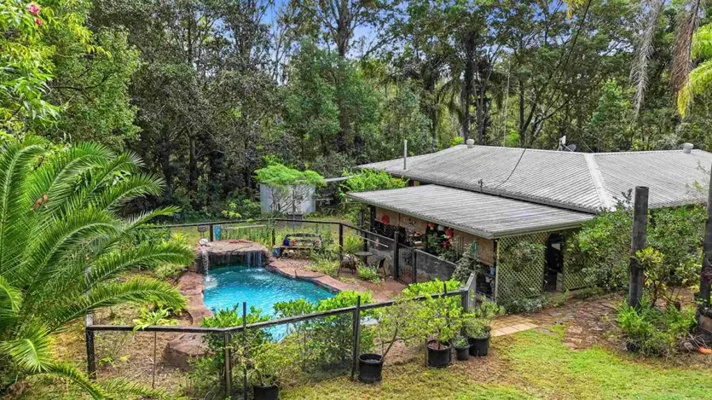6 Kwalt Road, Canina, QLD 4570