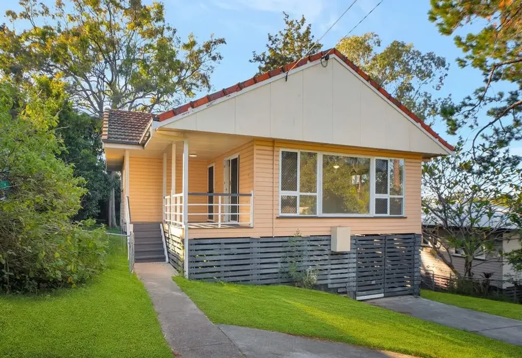 Charming 3-Bedroom Home in Convenient Stafford Heights Location
