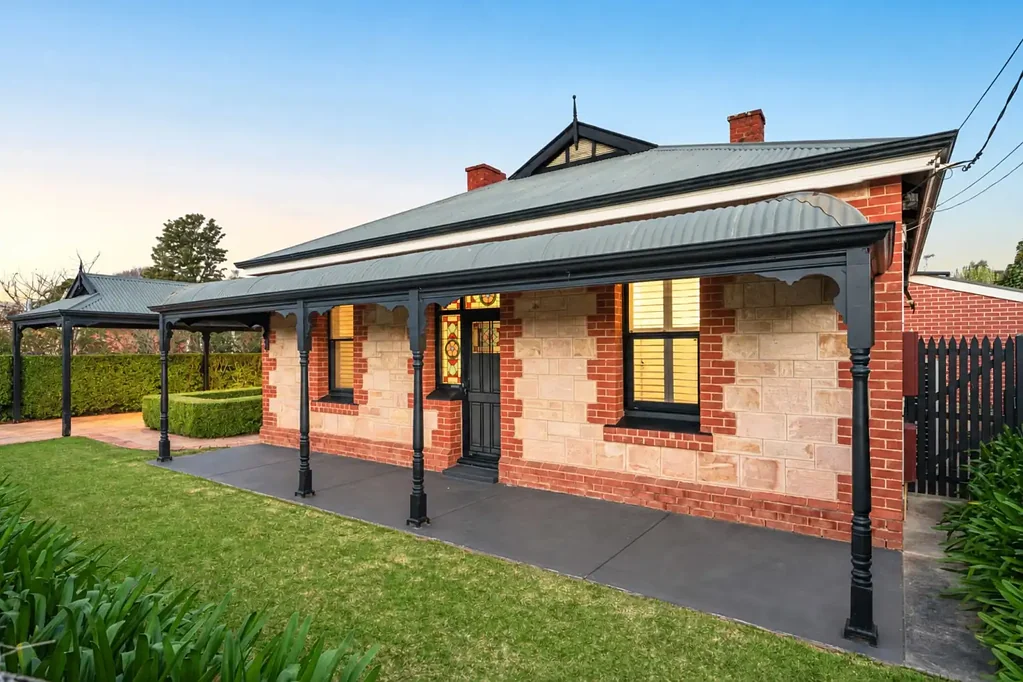 Vale Park 5Zimmer Spacious, light & seamlessly extended to see you through every stage of family life.