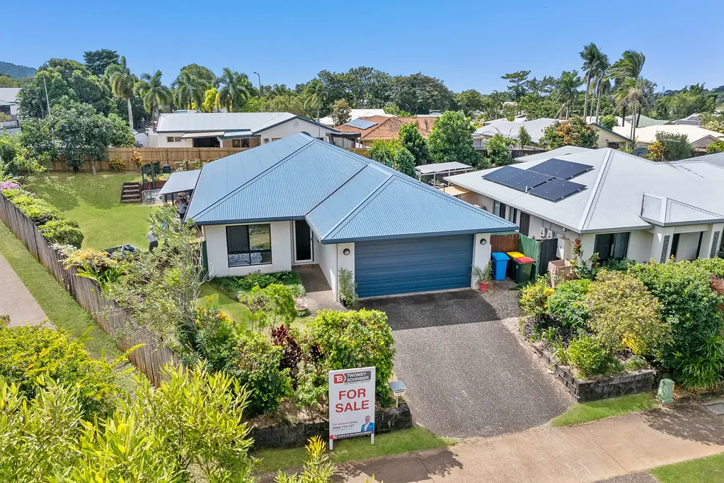 Redlynch 4 Bedroom Delightful modern family home on a great size corner block close to Redlynch Shopping Centre.