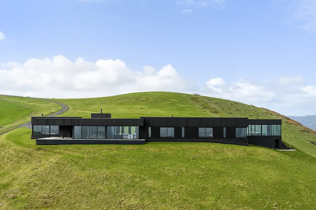 Muriwai Parihoa Estate: Luxury Living, Coastal Trophy