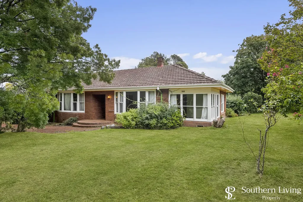 Bowral 3房  Glenaldy - First Time to Market in 51 Years | Rare Dual-Titled Over-Acre Block in Exclusive Old Bowral Enclave - Endless Potential!