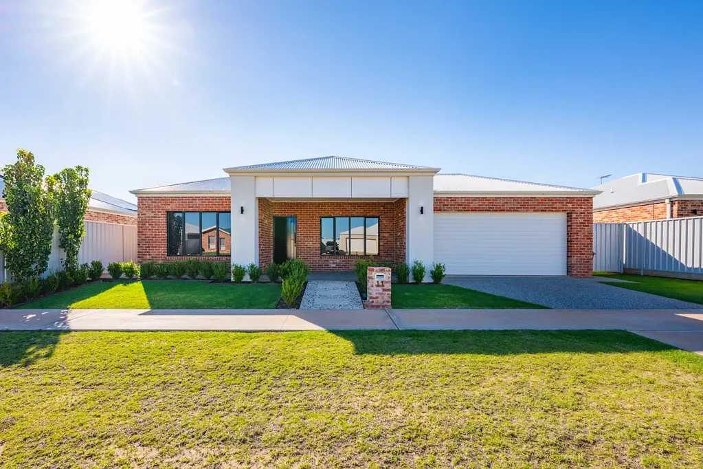 11 Mayne Boulevard, Irymple, VIC 3498