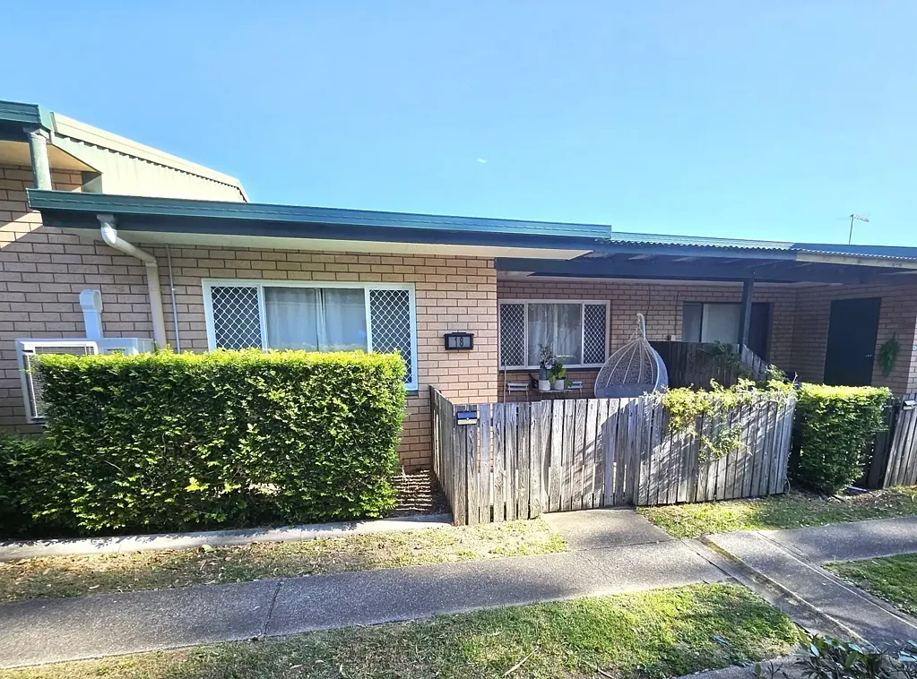 Lowset Villa in a Great Location!