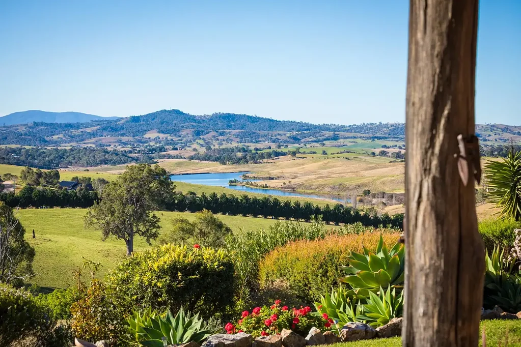 Tantawangalo 4Habitaciones GET IN QUICK! Trade the Rush for Rolling Hills - The Family Lifestyle You've Been Waiting For