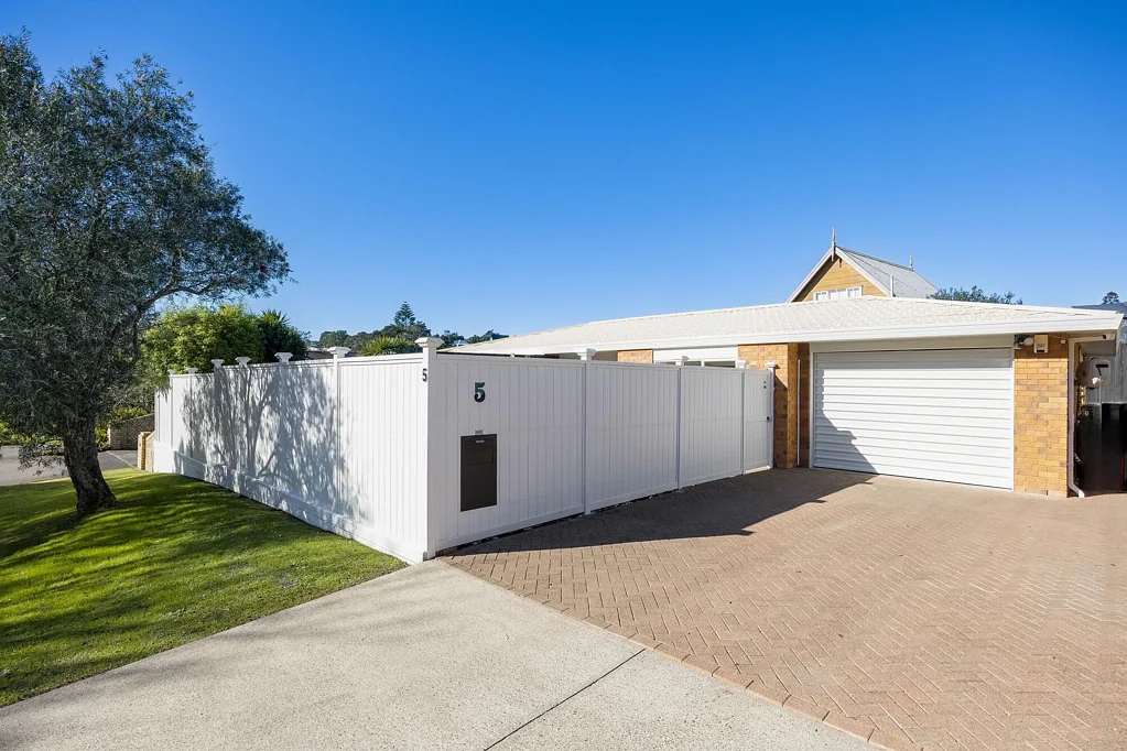 Stanmore Bay 3 Slaapkamer Solid, Private and Ready to Go!