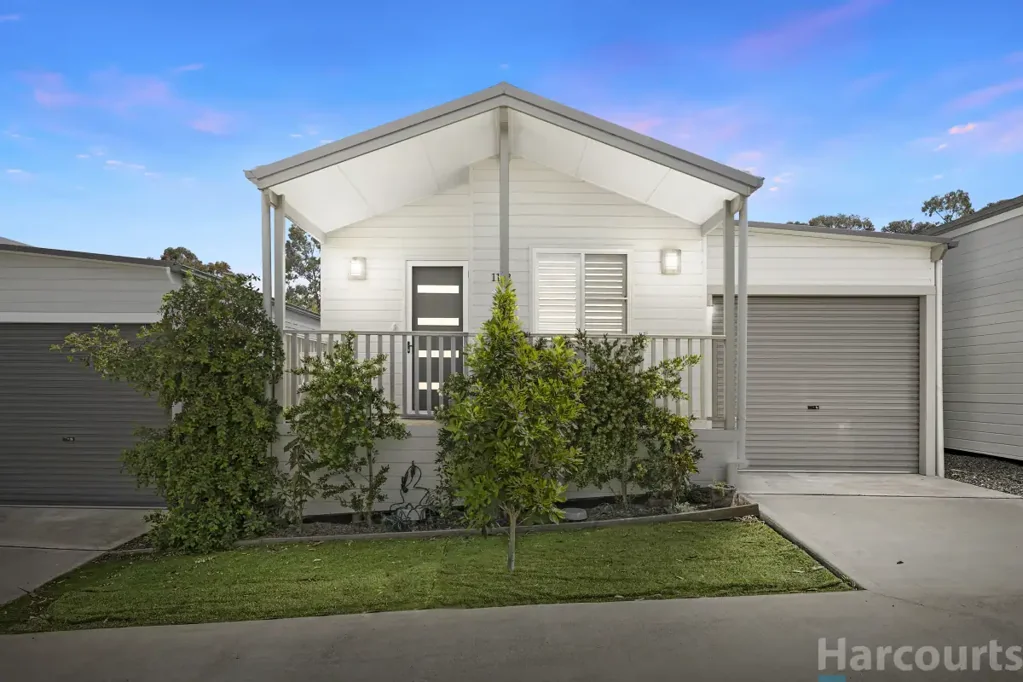 Neath 2ਬੈੱਡਰੂਮ Beautiful 2BR Villa in Boutique Over-50's Village