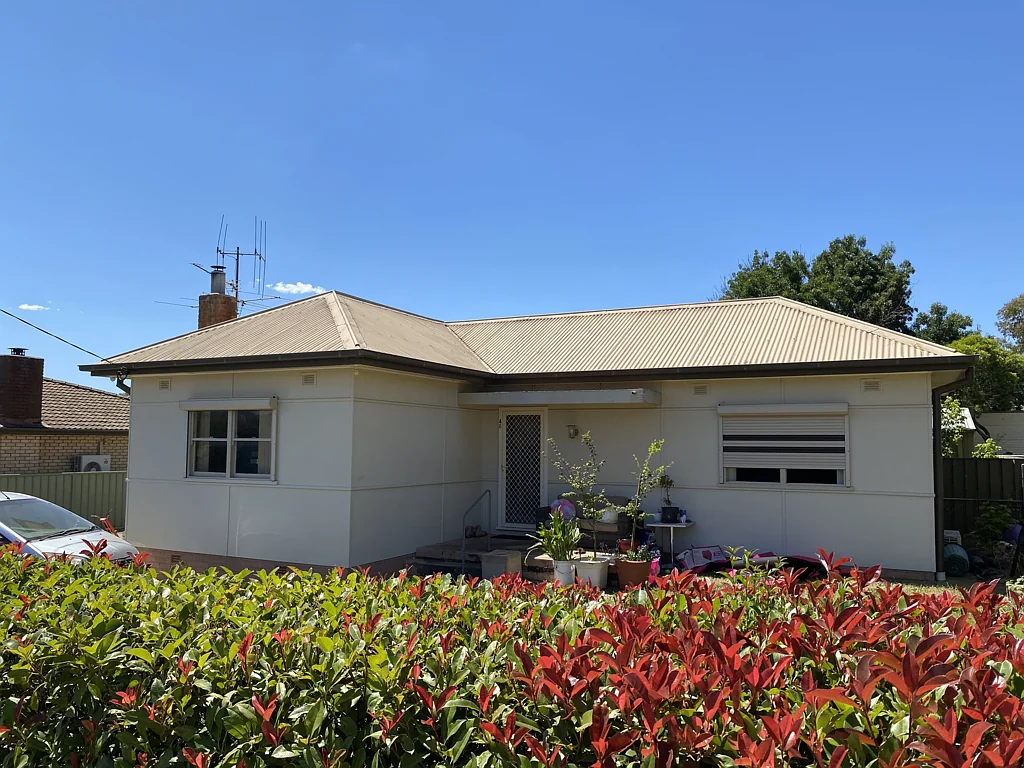 Yass 2ਬੈੱਡਰੂਮ Looking for Love - Middle aged 2 Bedroom, 1.5 Bathroom 4 Car Garage Delight awaiting new owners
