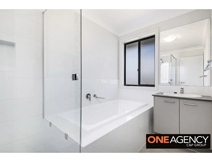 11 Mcdermott Street, Denham Court, Macarthur Region, 5房, 3浴, House
