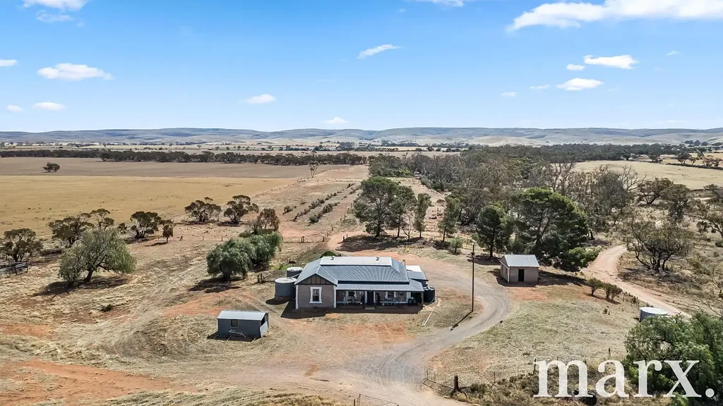 Towitta 4ห้องนอน 1860 Stone Homestead on 82 Hectares: A Timeless Towitta Farming Opportunity