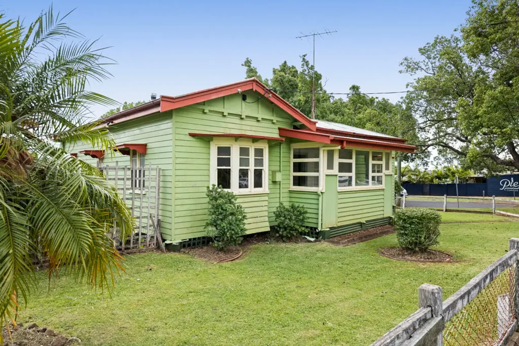 South Toowoomba 4ਬੈੱਡਰੂਮ Prime Position Charmer on a 908m² Corner Block