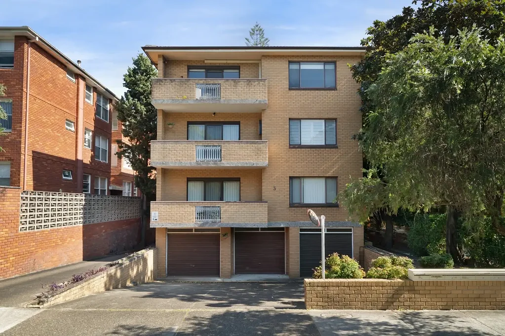 Brighton-Le-Sands 2침실 Expansive Top-Floor Apartment in Prime Bayside Setting