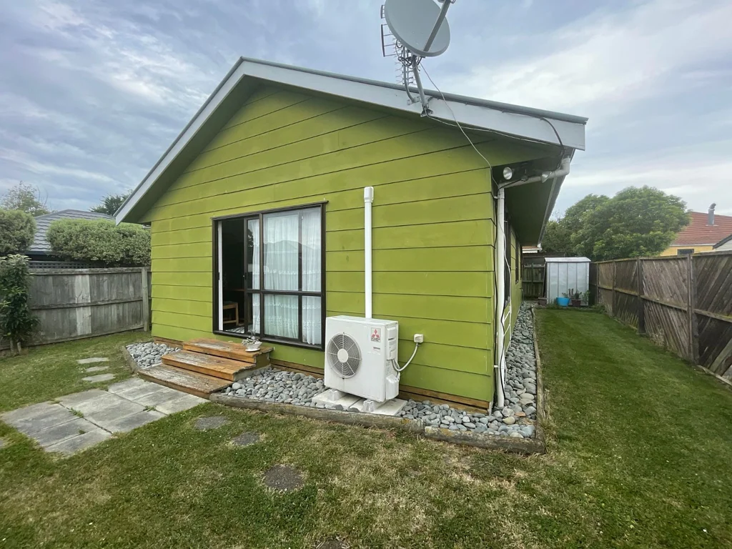 3 Bedroom, 1 Bathroom in Phillipstown