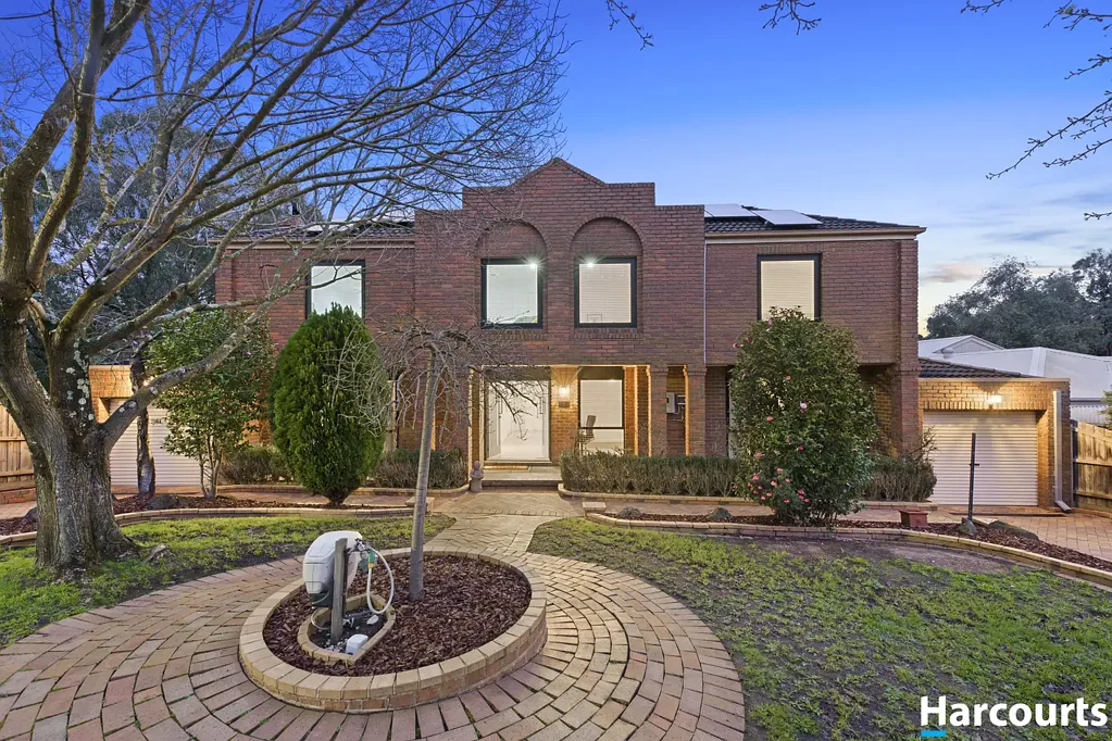 Rowville 5Kwarto Your Dream Home with Tennis Court and Pool awaits…