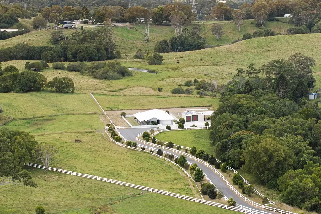 Highworth 4房  Luxury, Land & Lifestyle In Complete Harmony; An Exceptional Hinterland Estate