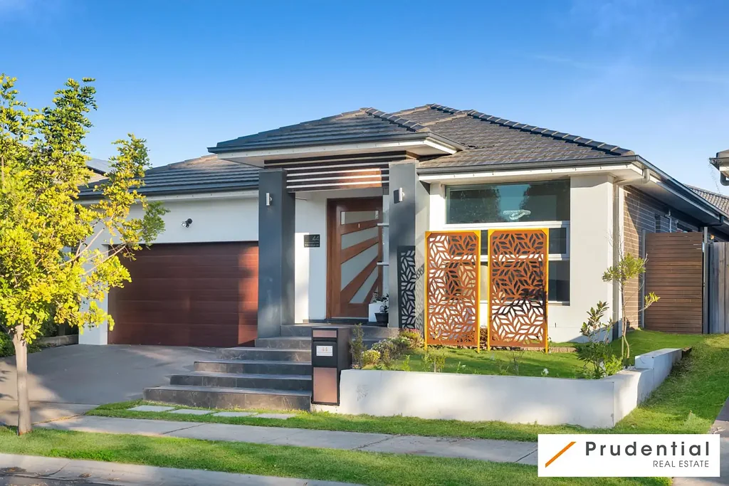 Oran Park 4房 宽敞家庭住宅 + 便利位置 Spacious Family Home + Convenient Location
