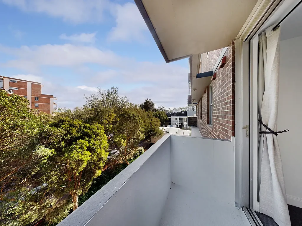 Stylish & Sun-filled in an Excellent Location