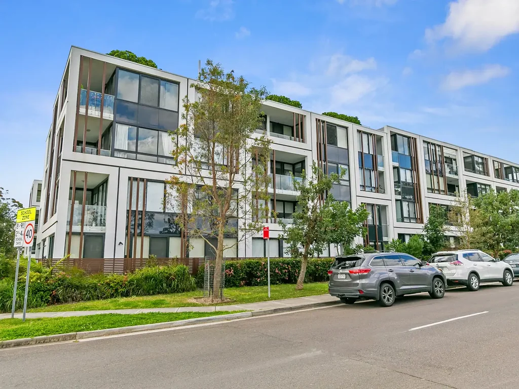 Stylish Top-Floor Unit