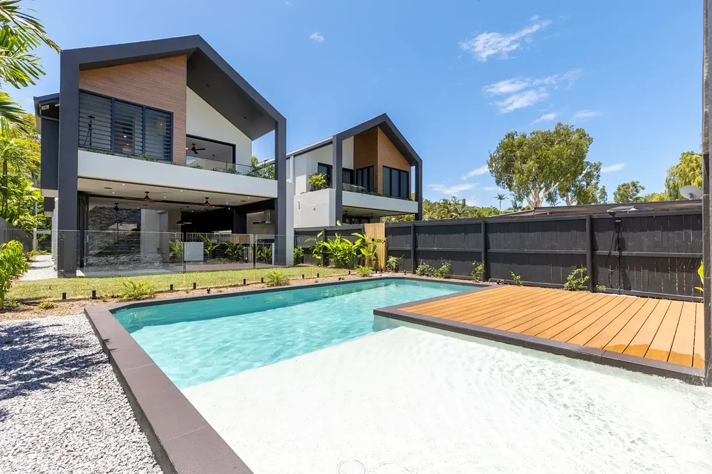 Port Douglas 4 Bedroom LUXURY VILLA WITH PERSONAL ELEVATOR & POOL