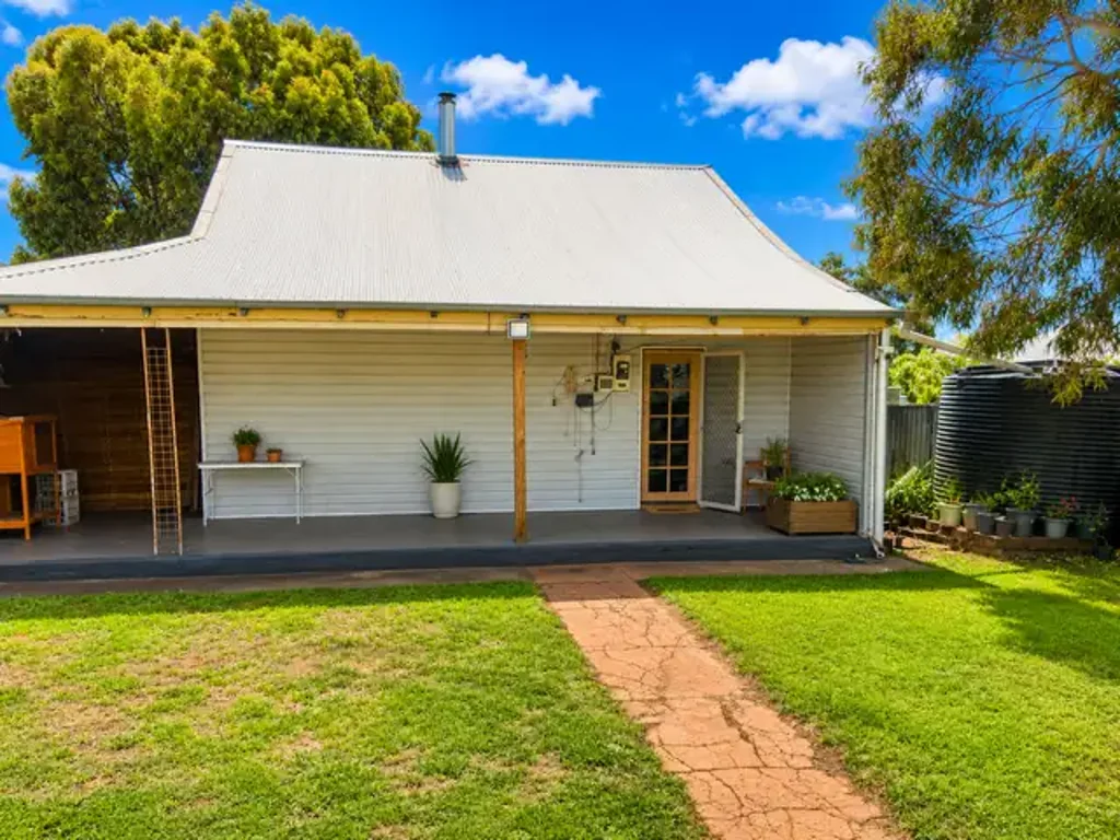 Bullfinch 3房  Renovated & Ready to Enjoy on a Generous 1,012sqm