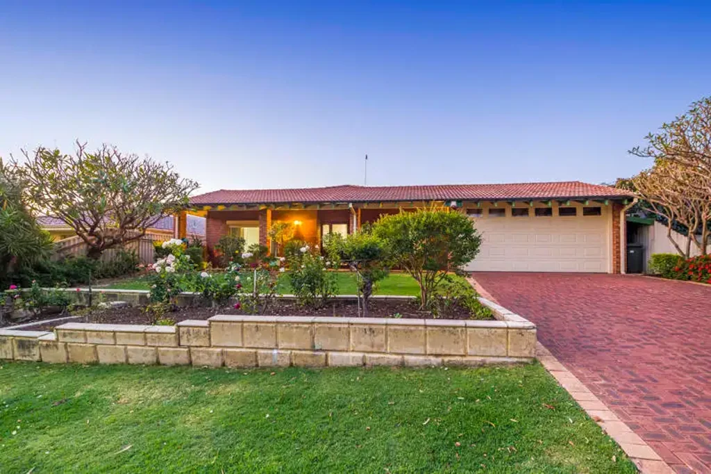 17 Aylesford Drive, Marangaroo, WA 6064