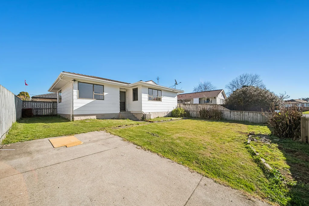 Manurewa 3房  AUCTION MUST SELL - Freehold Do-Up Opportunity!