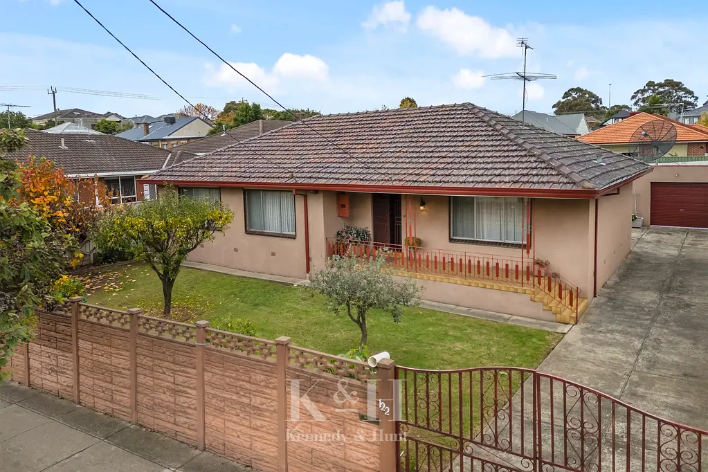 Essendon 3कमरा Prime Position in Essendon – on huge 790m² (Approx.)