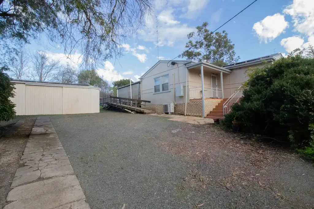 Clare 2房  Charming 1950s Home with Large Shed in Prime Clare Location.