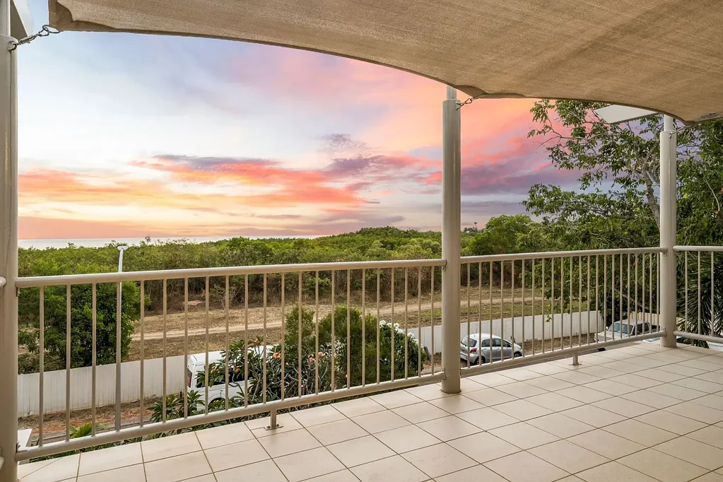 Coconut Grove 2غرفة نوم Top Level Apartment with Ocean Views