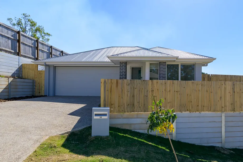 LIKE NEW - 4 BEDROOM FAMILY HOME