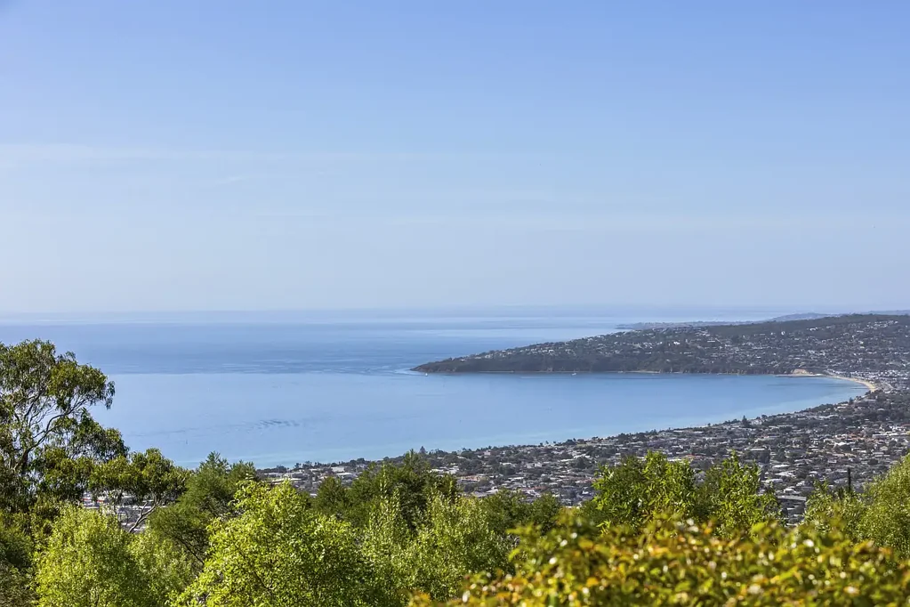 - ARTHURS SEAT -