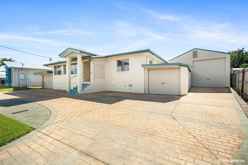 Urangan 4Kwarto From Beachside Mornings to Backyard Evenings