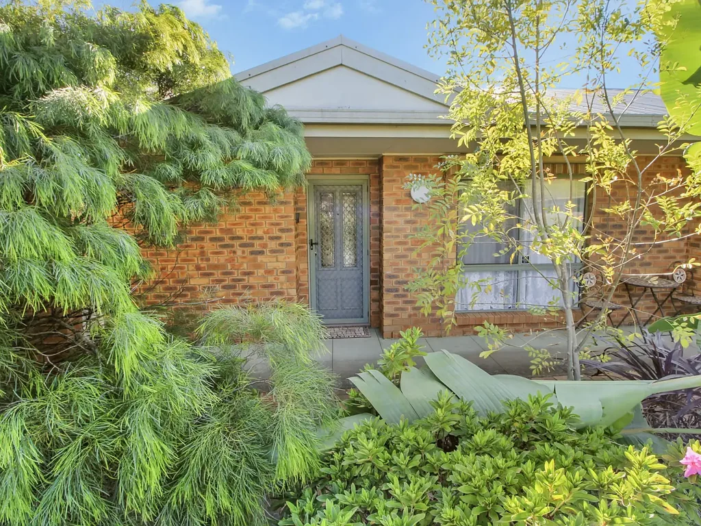 12 Bent Street, Bairnsdale, VIC 3875
