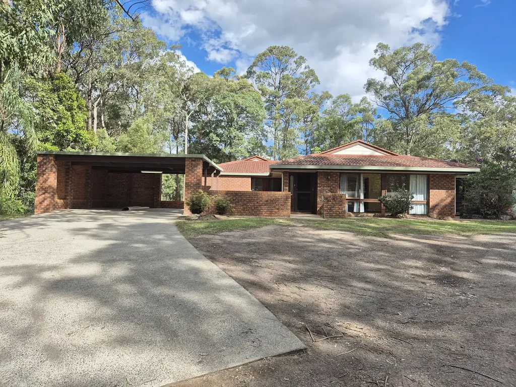 Executive 2.5 Acre Family Home in the Mansfield School Catchment!